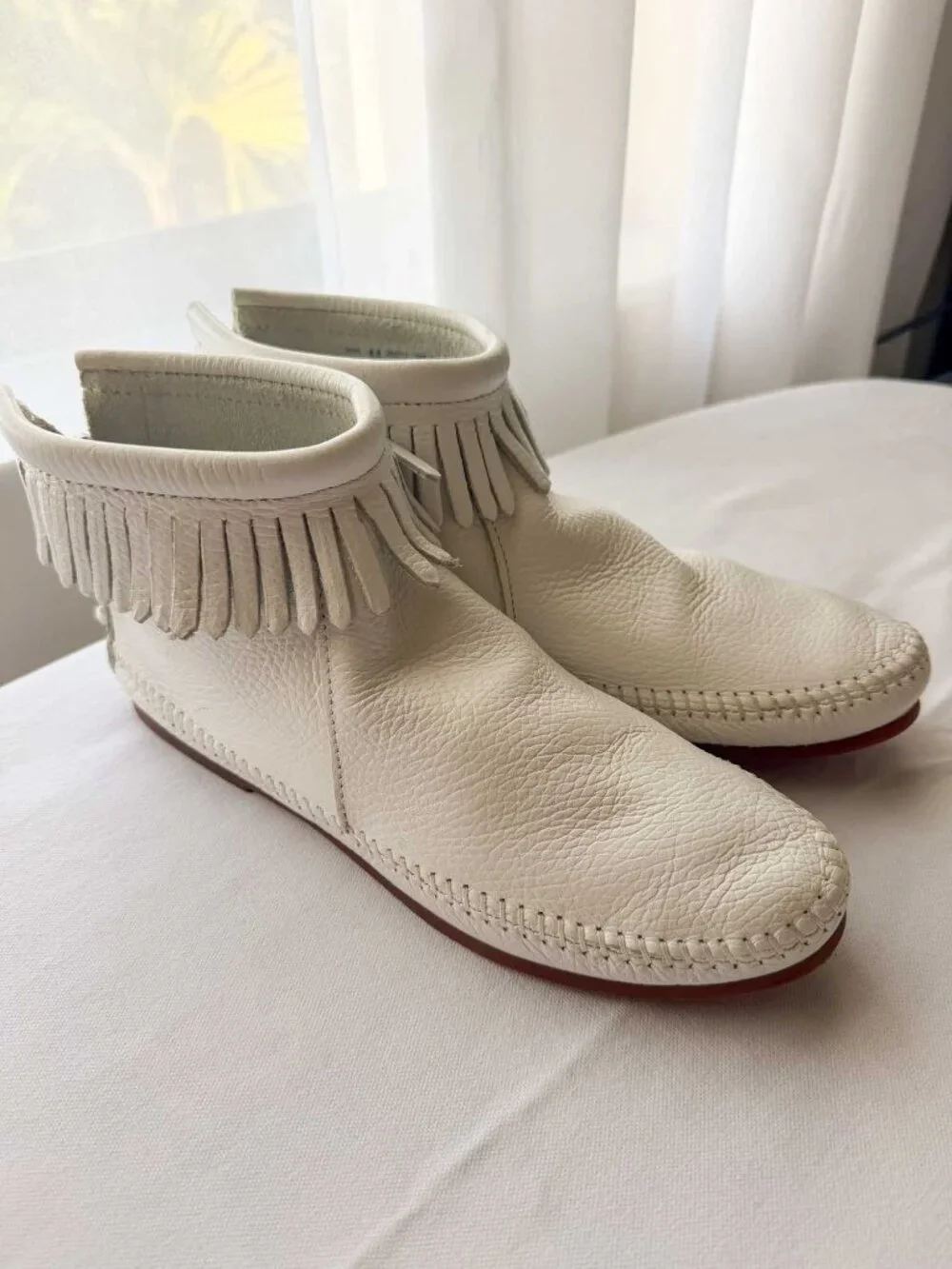 Minnetonka White Leather Fringe Boots Size 8.5, New